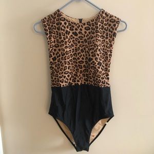 One-piece leopard swimsuit